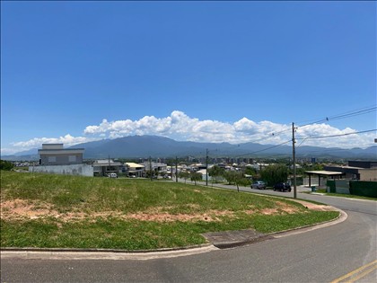 Terreno à Venda